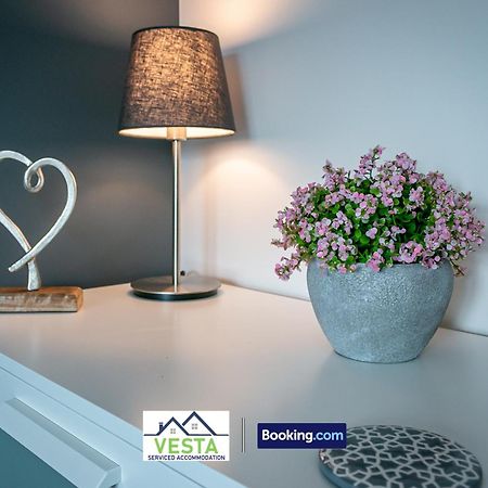 Three Bedroom Apartment By Vesta Serviced Accommodation & Short Lets Hatfield With Free Parking מראה חיצוני תמונה