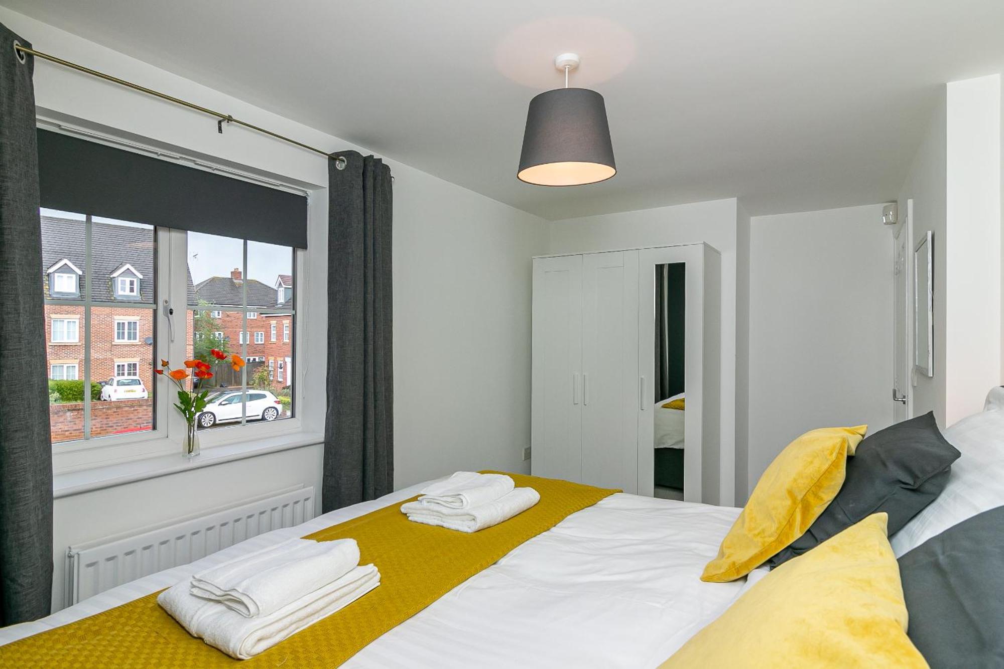 Three Bedroom Apartment By Vesta Serviced Accommodation & Short Lets Hatfield With Free Parking מראה חיצוני תמונה