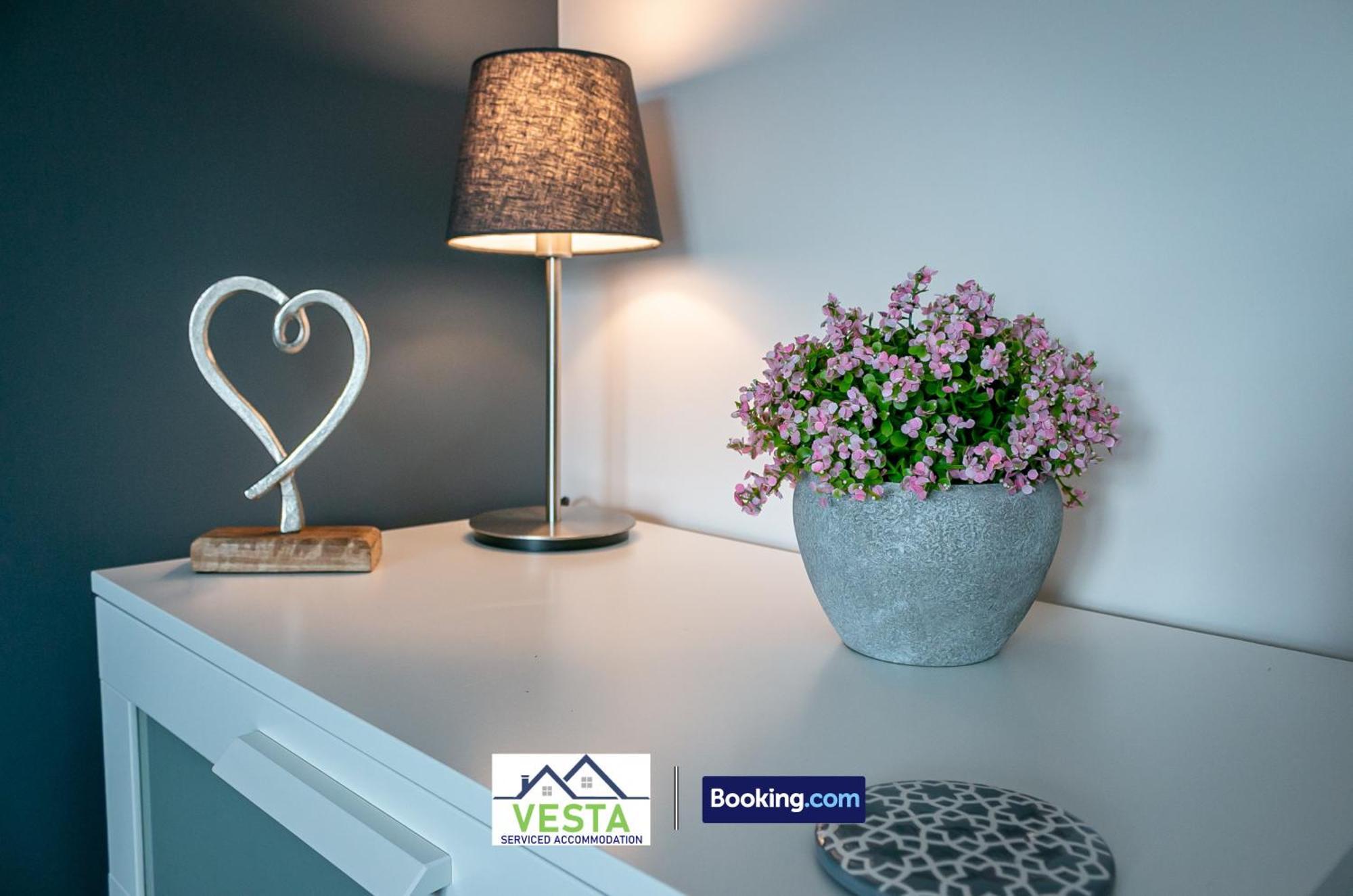 Three Bedroom Apartment By Vesta Serviced Accommodation & Short Lets Hatfield With Free Parking מראה חיצוני תמונה