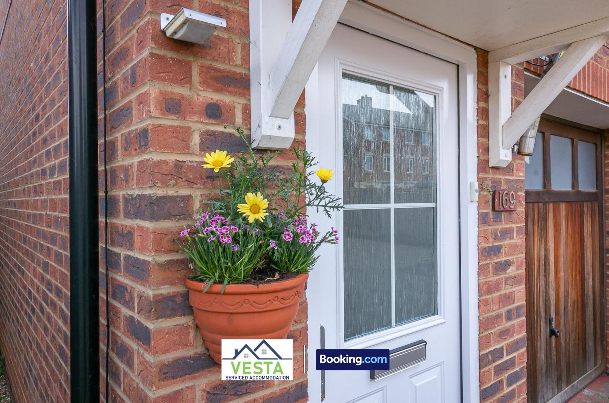 Three Bedroom Apartment By Vesta Serviced Accommodation & Short Lets Hatfield With Free Parking מראה חיצוני תמונה