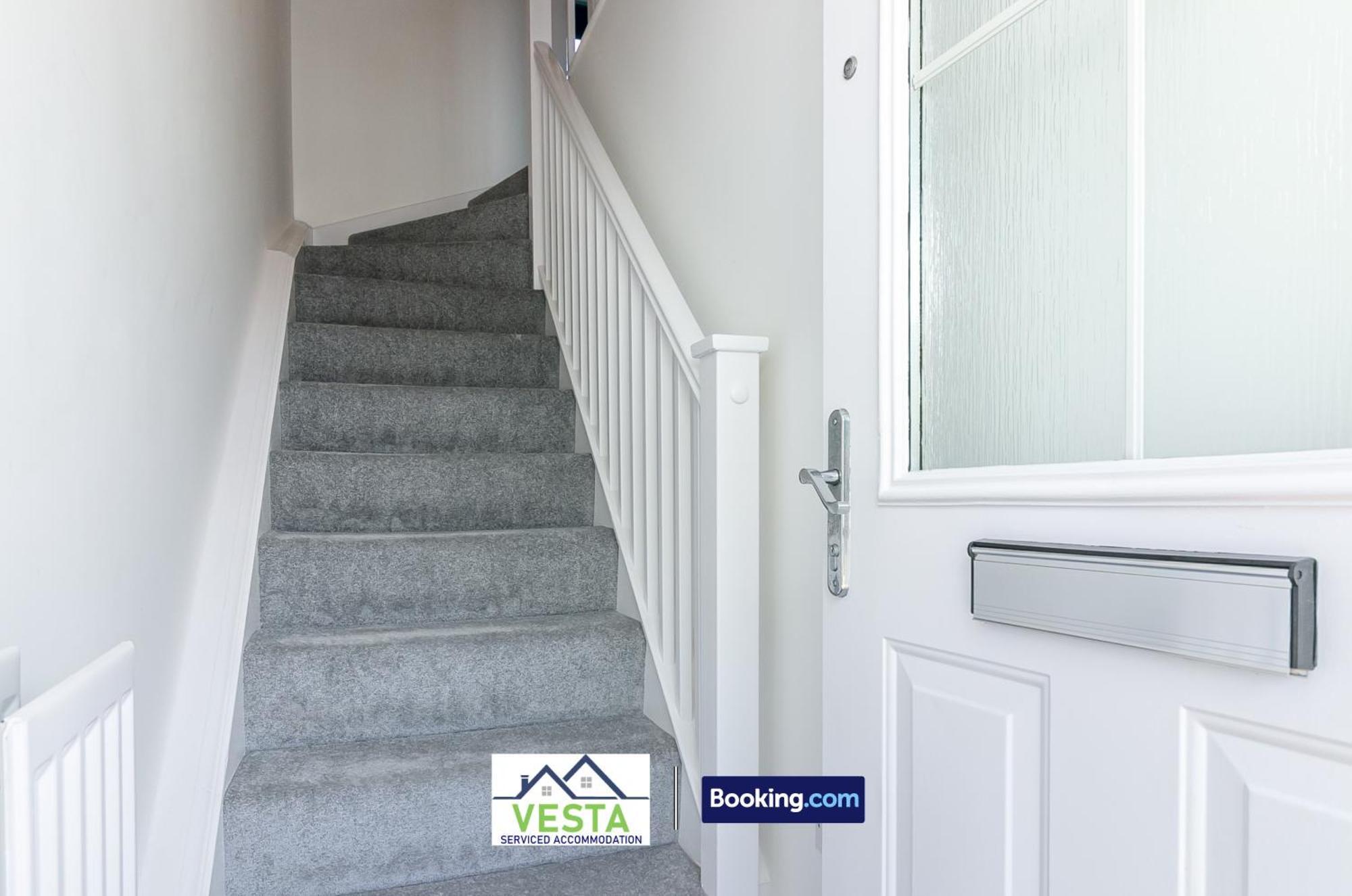 Three Bedroom Apartment By Vesta Serviced Accommodation & Short Lets Hatfield With Free Parking מראה חיצוני תמונה