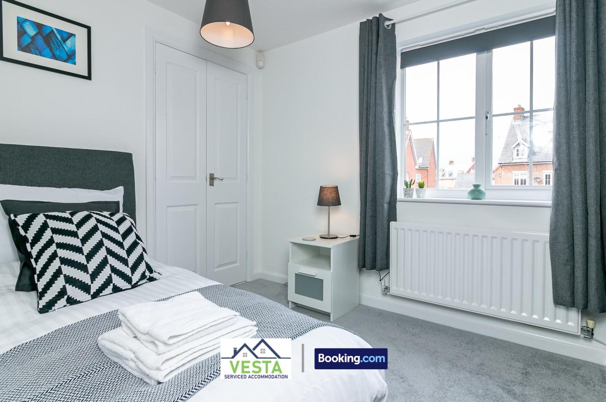 Three Bedroom Apartment By Vesta Serviced Accommodation & Short Lets Hatfield With Free Parking מראה חיצוני תמונה