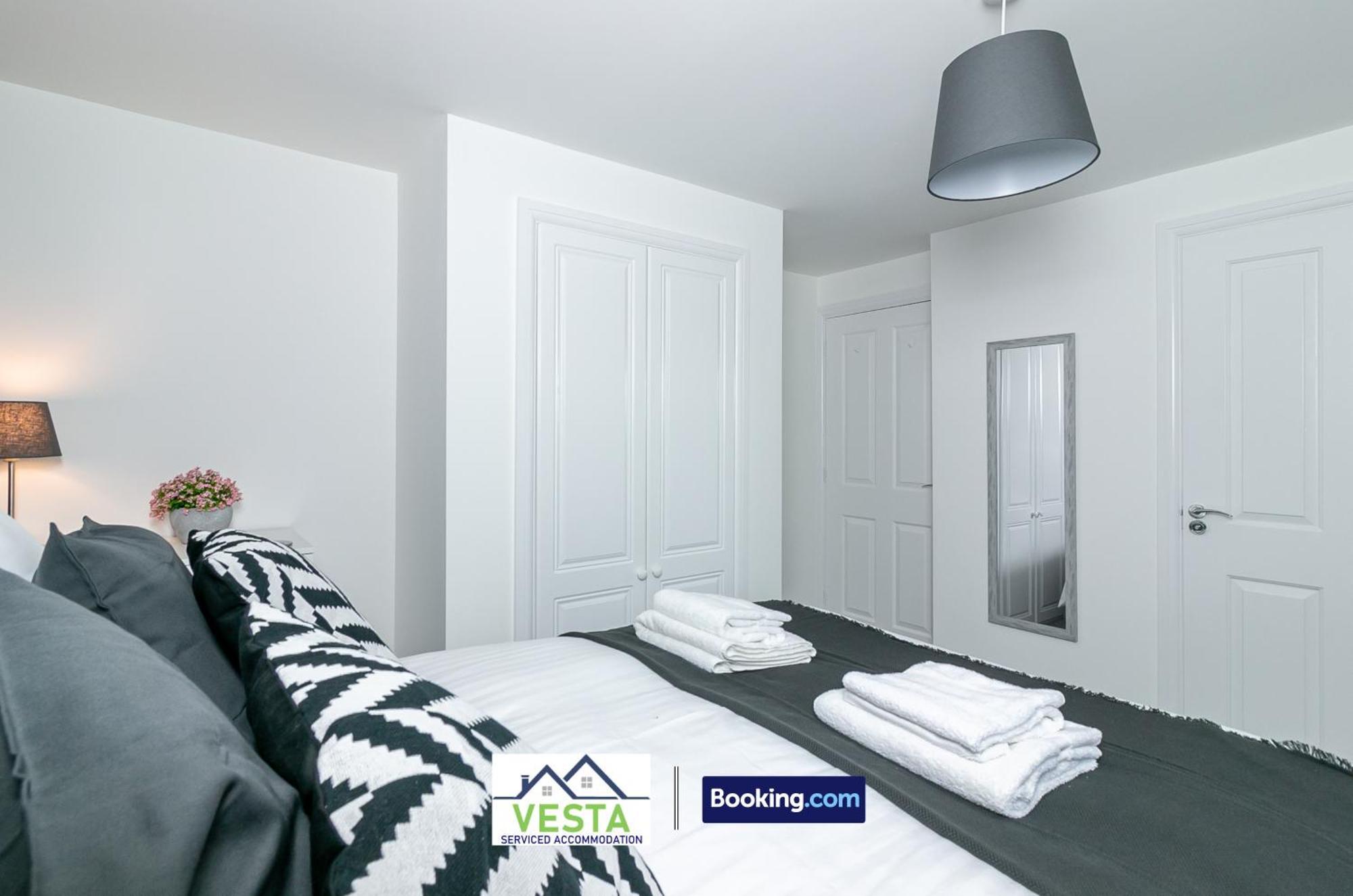 Three Bedroom Apartment By Vesta Serviced Accommodation & Short Lets Hatfield With Free Parking מראה חיצוני תמונה