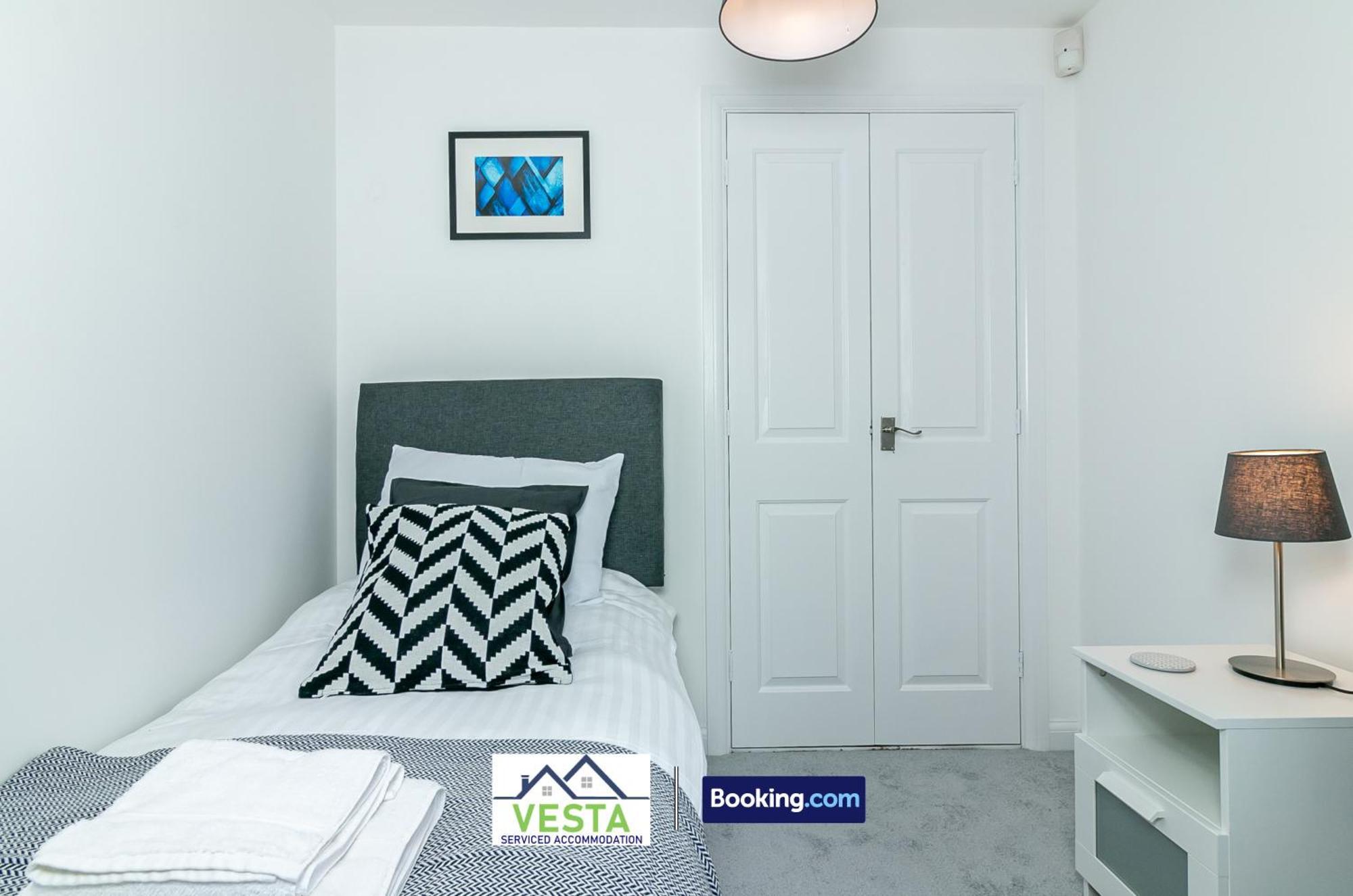Three Bedroom Apartment By Vesta Serviced Accommodation & Short Lets Hatfield With Free Parking מראה חיצוני תמונה